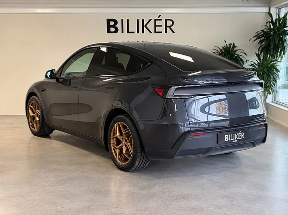 Tesla Model Y 2025 photo 5