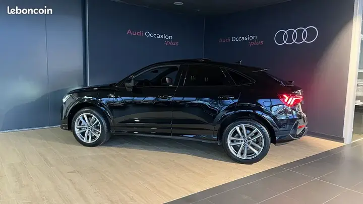 Audi Q3 2023 photo 2