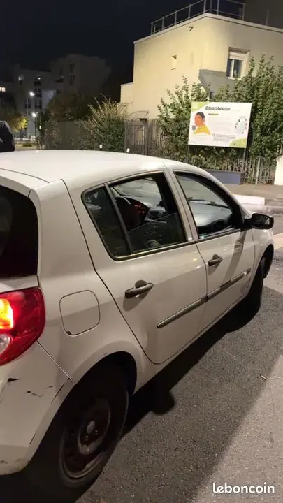 Renault Clio 2006 photo 2