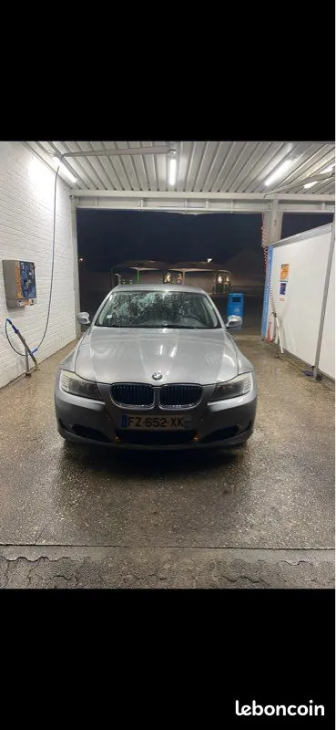 BMW 3 Series 2010 photo 2