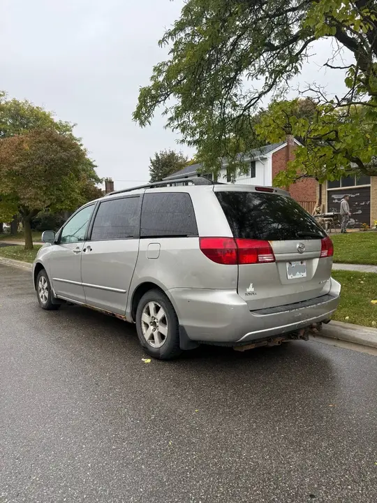 Toyota Sienna 2004 photo 2