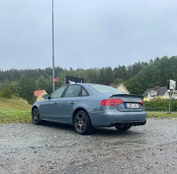 Audi A4 2011 photo 3