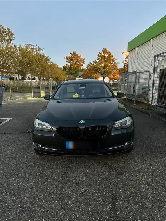 BMW 523I