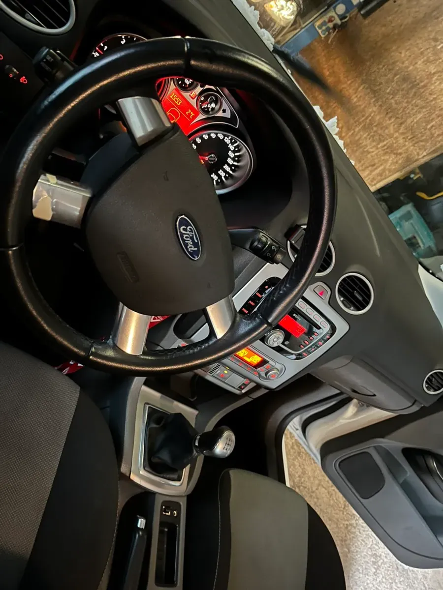 Ford Focus 2010 photo 3