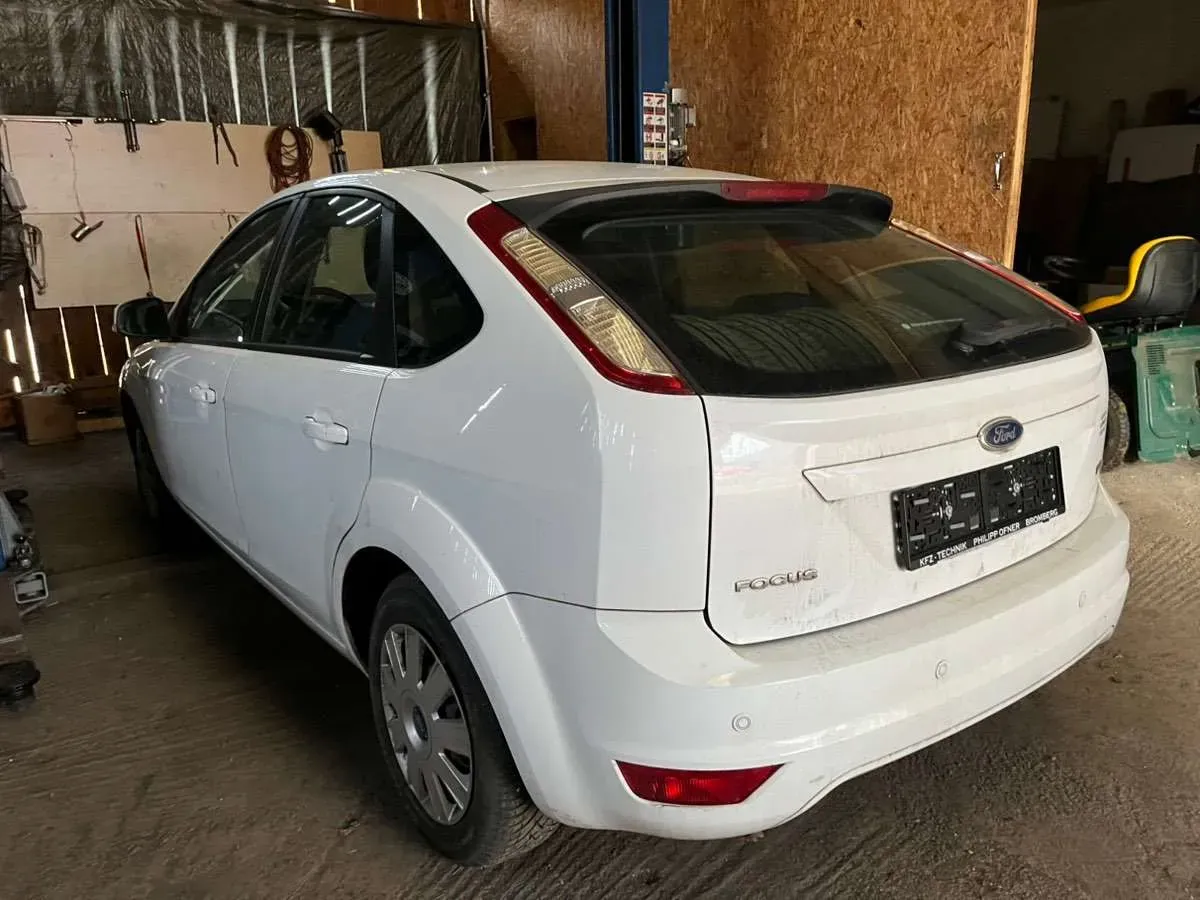 Ford Focus 2010 photo 2