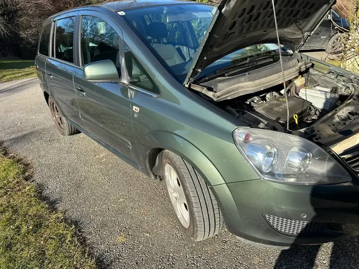 Opel Zafira 2011 photo 2