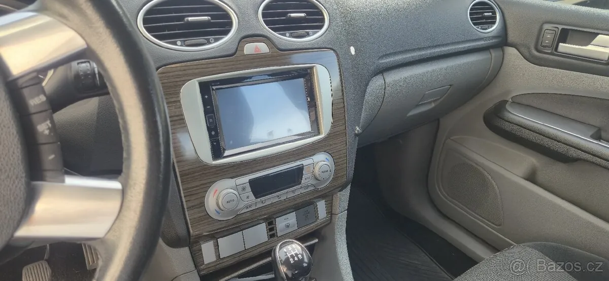 Ford Focus 2009 photo 2