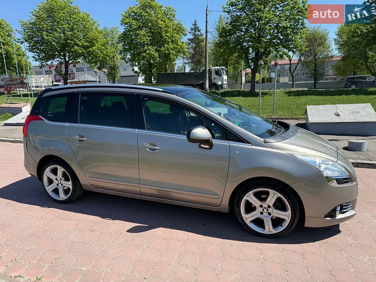 Peugeot 5008 2011 photo 4