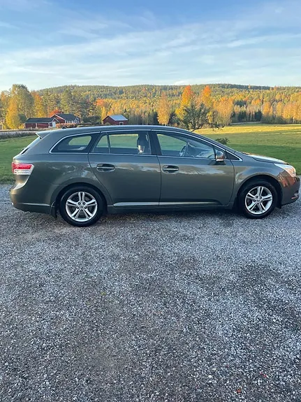 Toyota Avensis 2009 photo 2