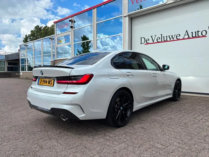 BMW 3 Series 2020 photo 2