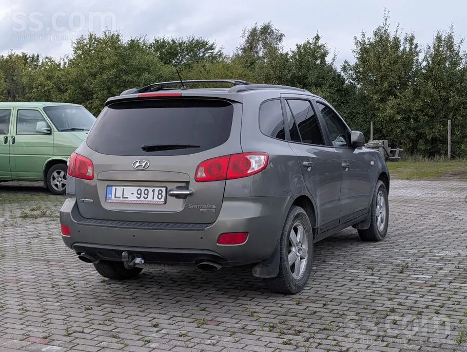 Hyundai Santa Fe 2010 photo 3