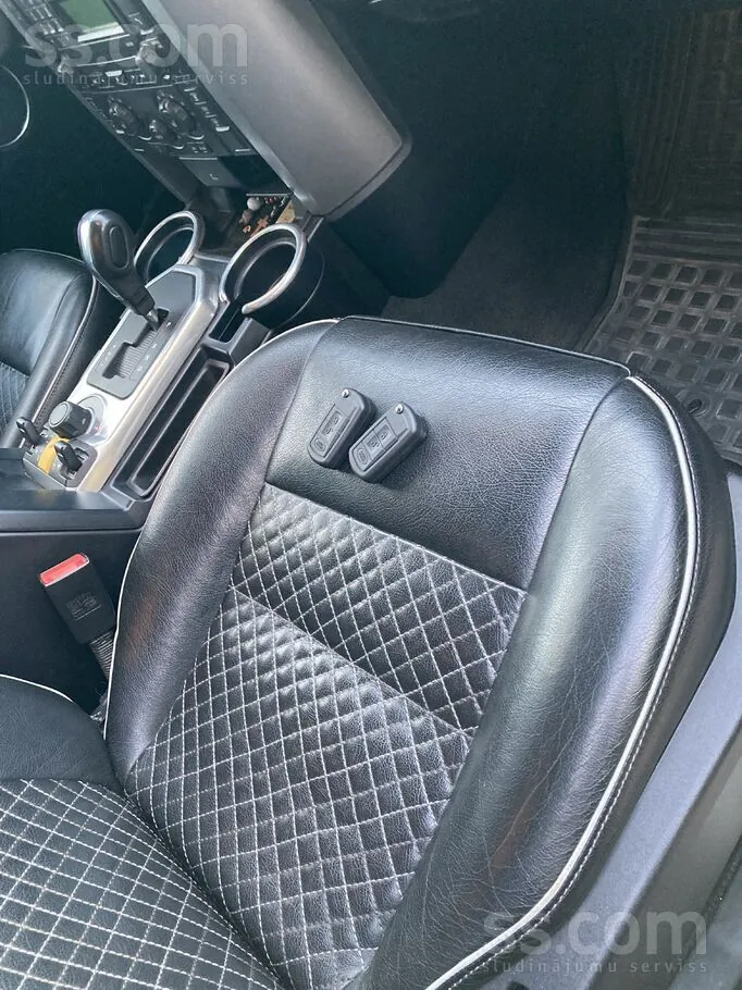 Land Rover Discovery 2009 photo 4