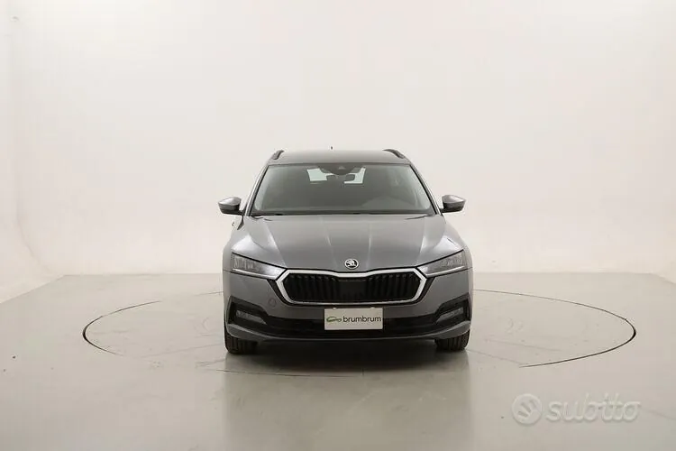 Skoda Octavia 2023 photo 2