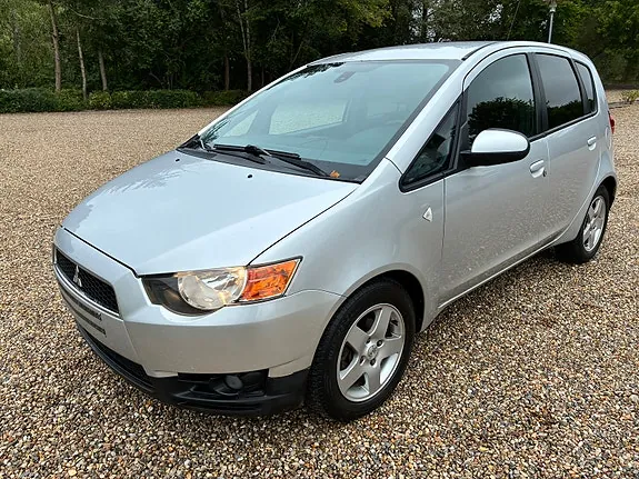 Mitsubishi Colt 2011 photo 2