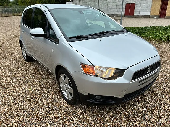 Mitsubishi Colt 2011 photo 3
