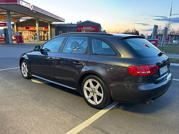 Audi A4 2009 photo 4