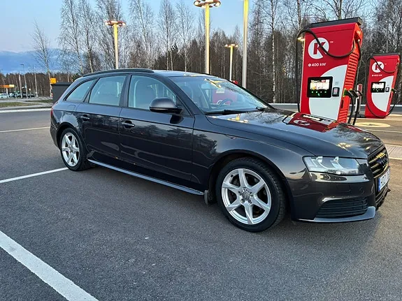Audi A4 2009 photo 2