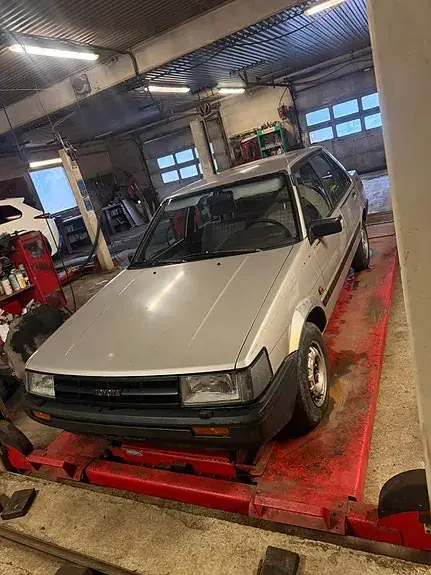 Toyota Corolla 1986 photo 2