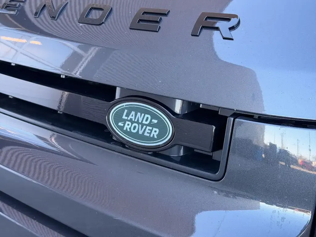 Land Rover Defender 2024 photo 3