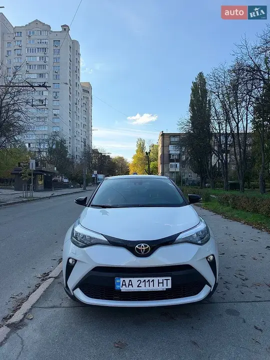 Toyota C-Hr 2020 photo 2