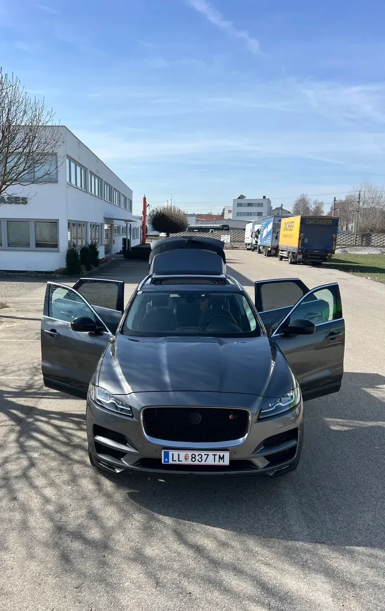 Jaguar F-Pace 2016 photo 2