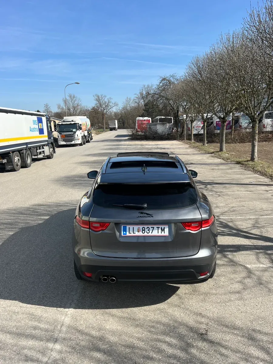 Jaguar F-Pace 2016 photo 3