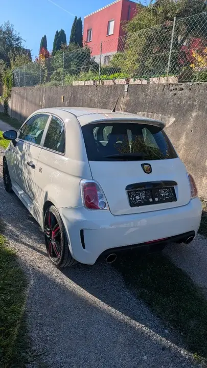 Abarth 500 2011 photo 2