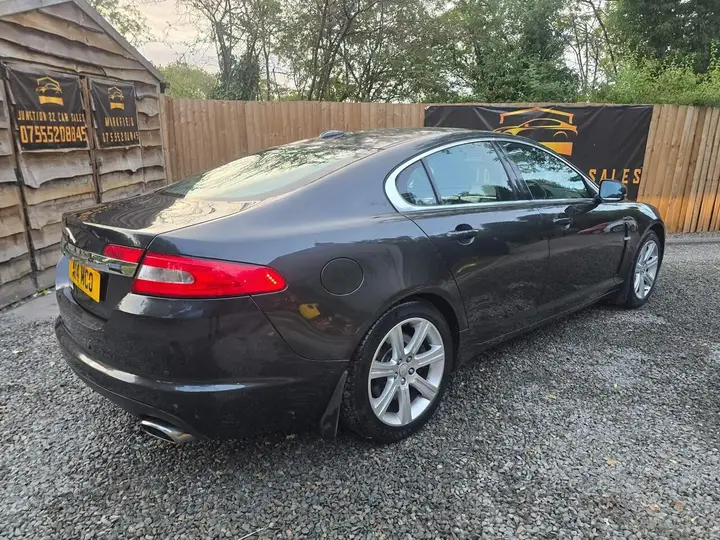 Jaguar Xf 2010 photo 4