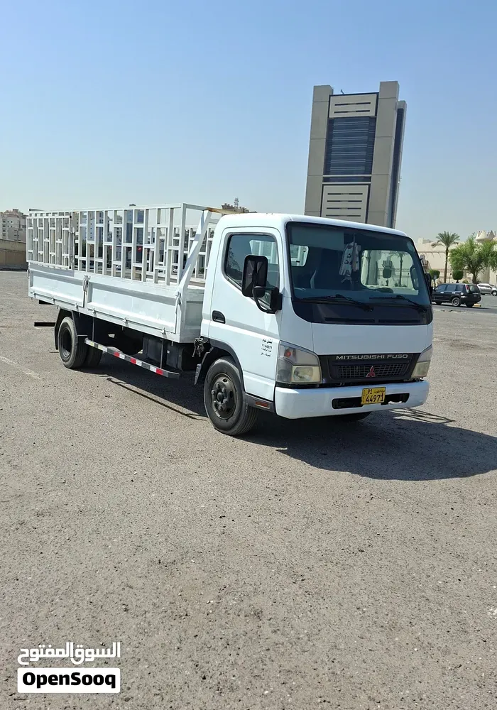 Mitsubishi Canter 2011 photo 2