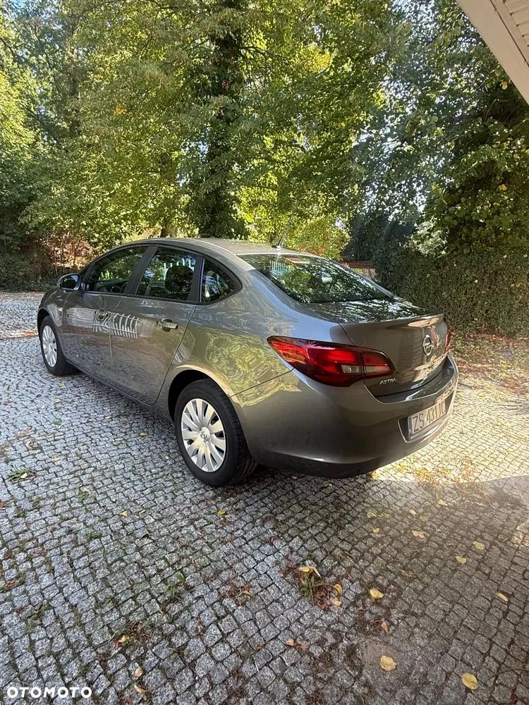 Opel Astra 2017 photo 2