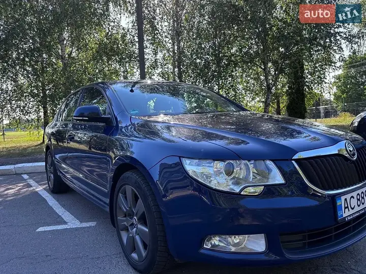 Skoda Superb 2011 photo 5