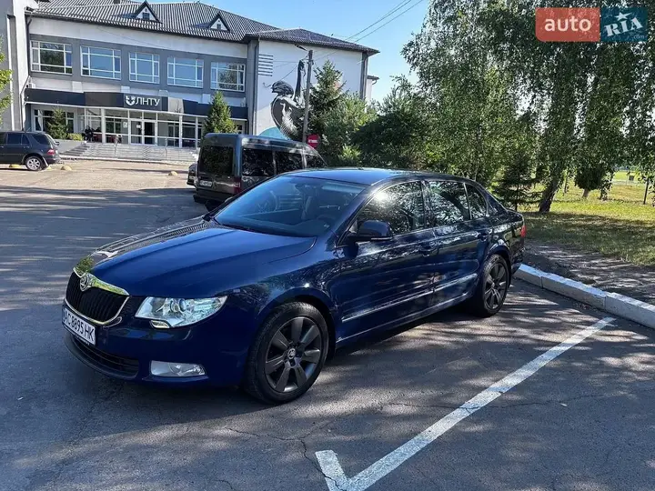 Skoda Superb 2011 photo 3