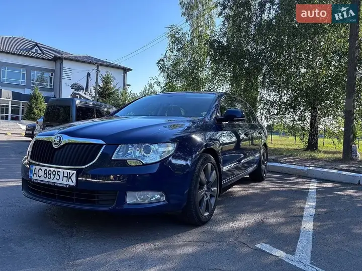 Skoda Superb 2011 photo 4