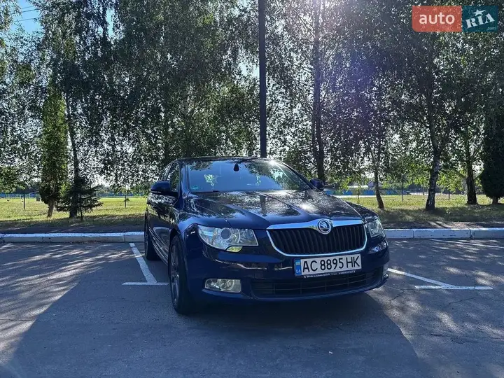 Skoda Superb 2011 photo 2
