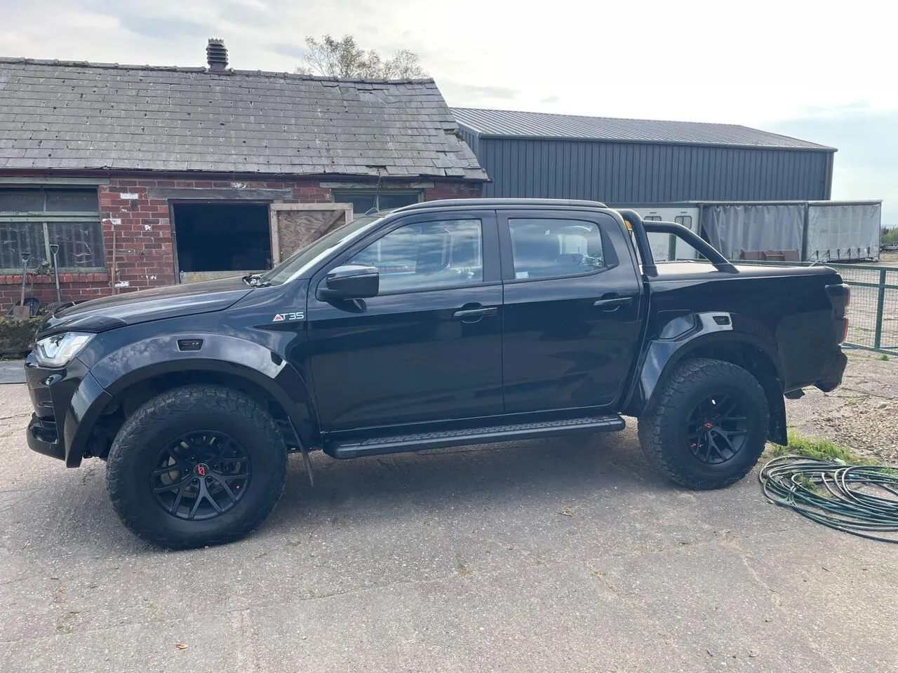 Isuzu D-Max 2023 photo 2