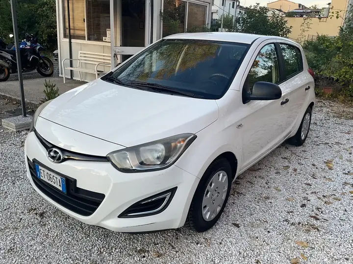 Hyundai I20 2014 photo 2