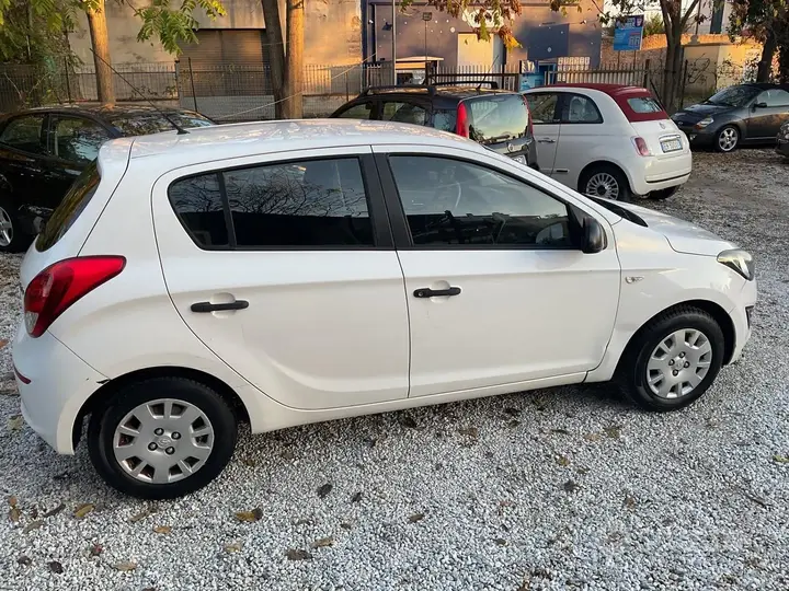 Hyundai I20 2014 photo 3