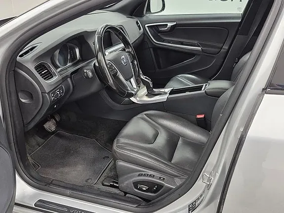 Volvo V60 Cross Country 2017 photo 2