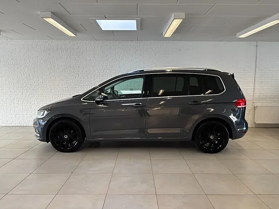 Volkswagen Touran 2024 photo 2