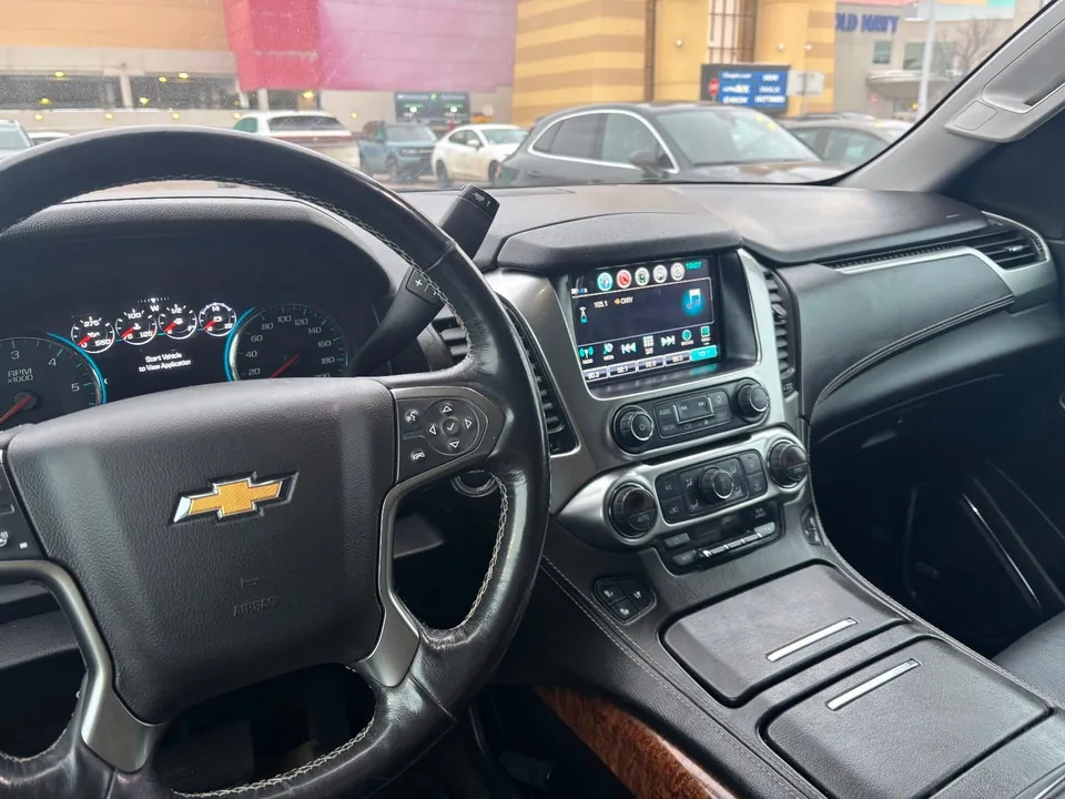 Chevrolet Suburban 2018 photo 3