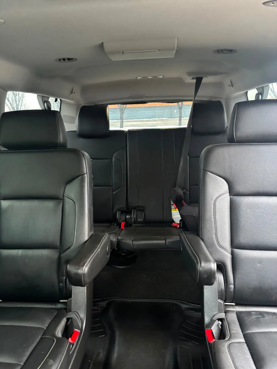 Chevrolet Suburban 2018 photo 2