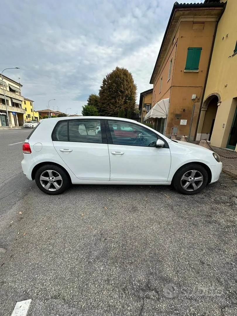 Volkswagen Golf 2011 photo 2