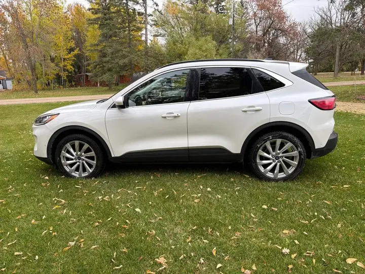 Ford Escape 2022 photo 2