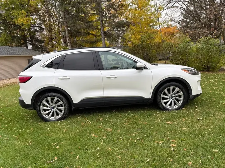 Ford Escape 2022 photo 3