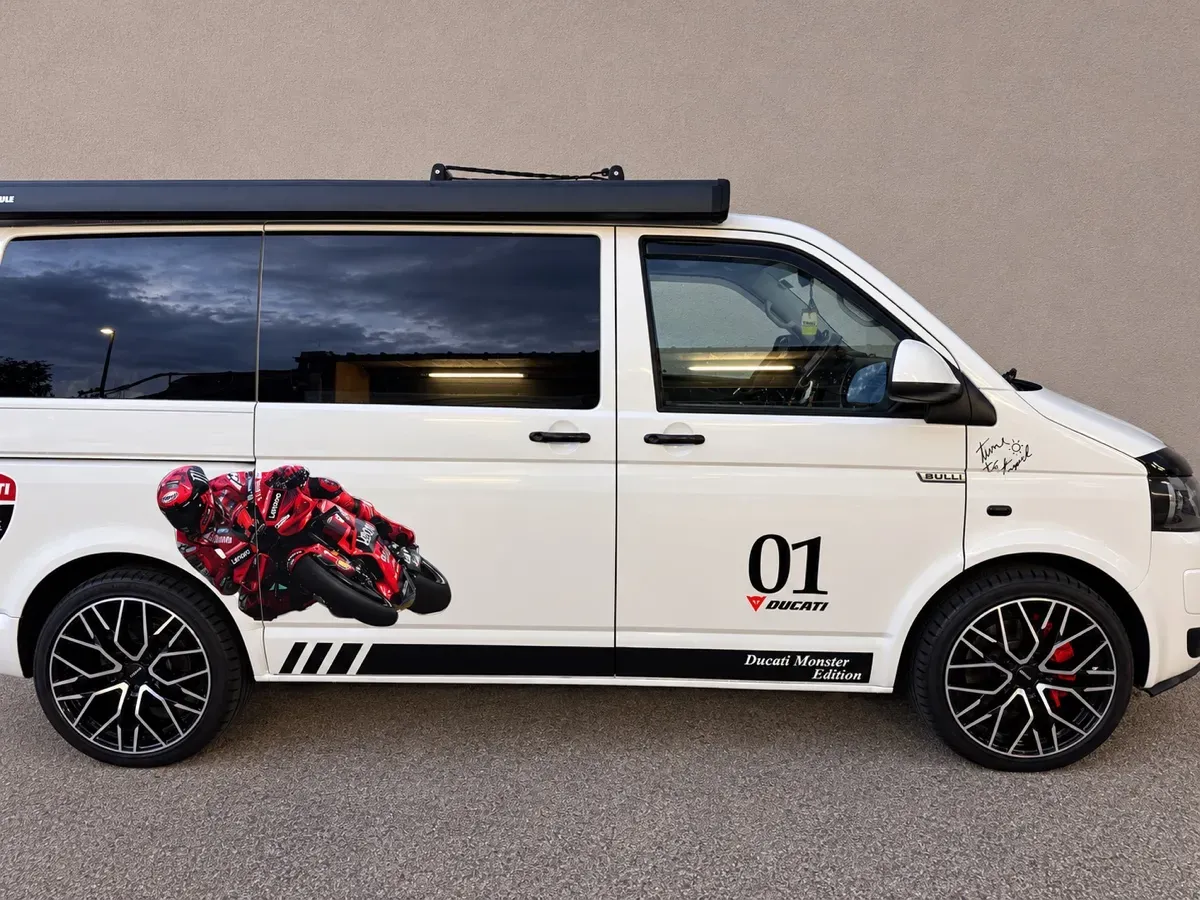 Volkswagen Multivan 2010 photo 2