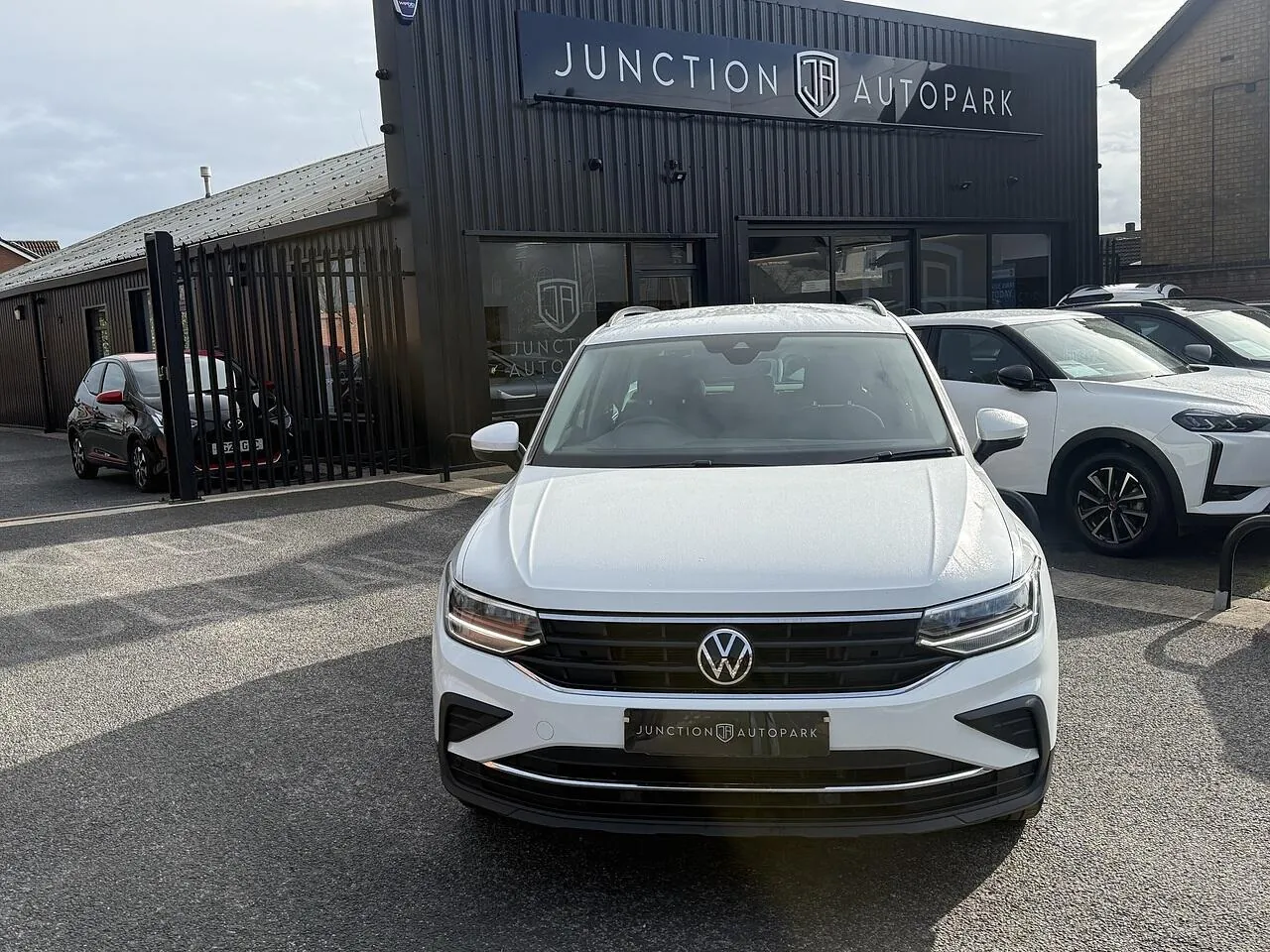 Volkswagen Tiguan 2022 photo 2