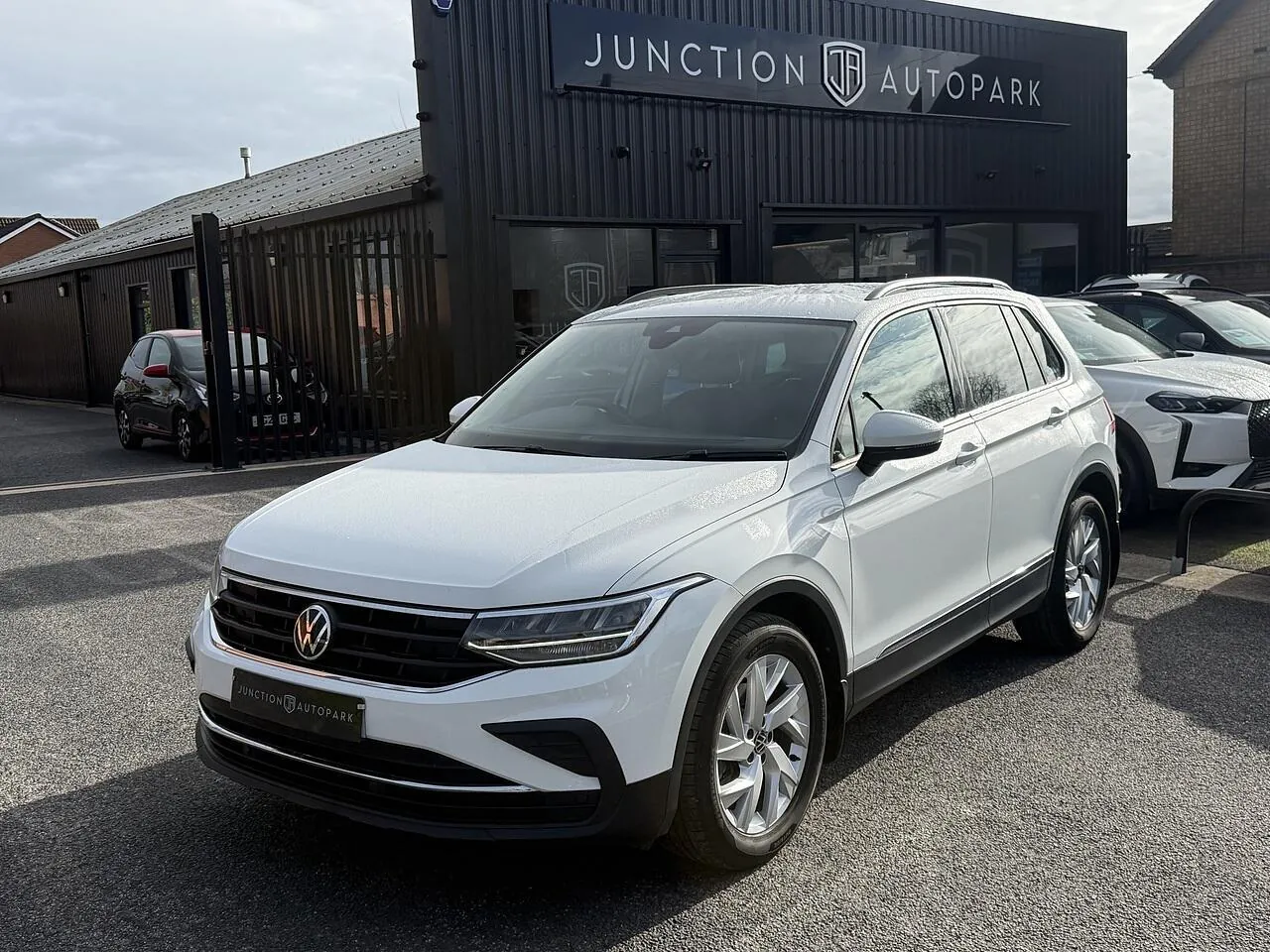 Volkswagen Tiguan 2022 photo 3