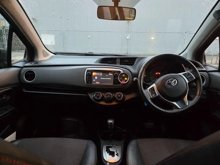 Toyota Yaris 2012 photo 4