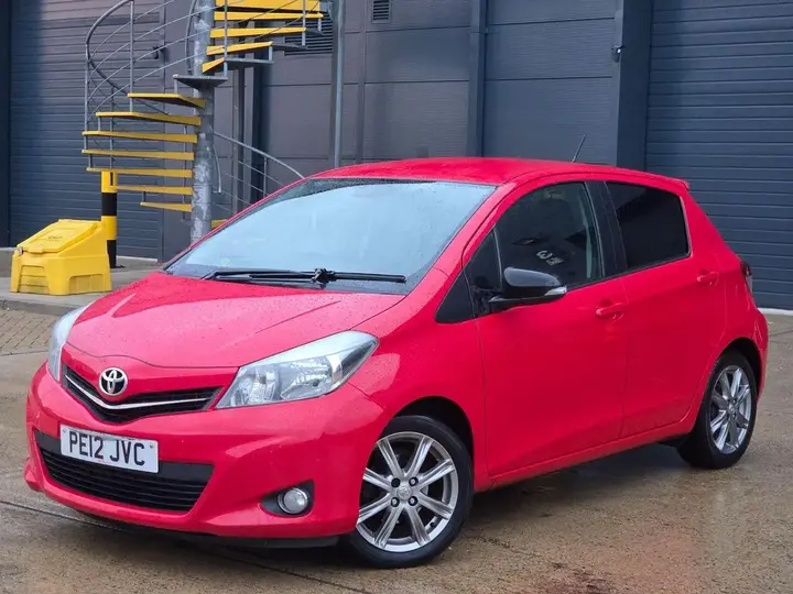 Toyota Yaris 2012 photo 2