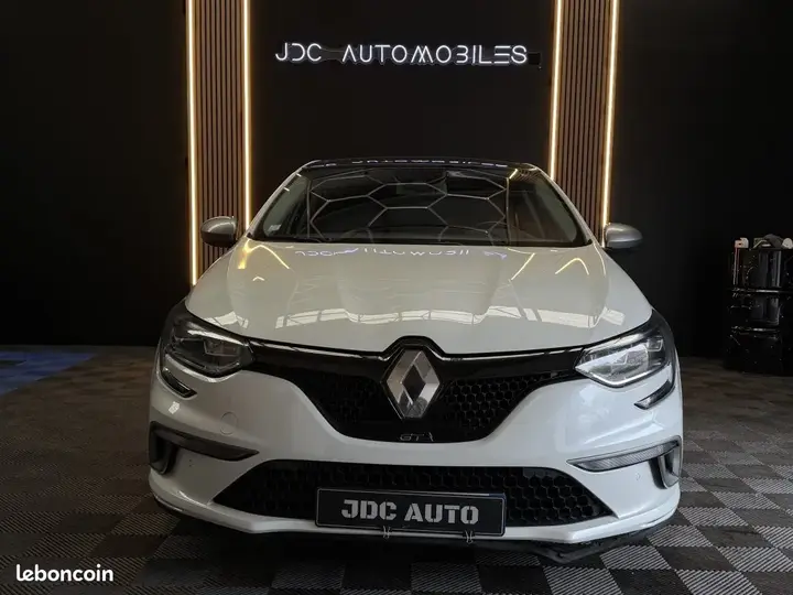 Renault Megane 2017 photo 2